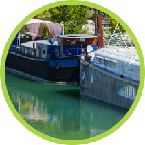 Bateaux sur un fleuve