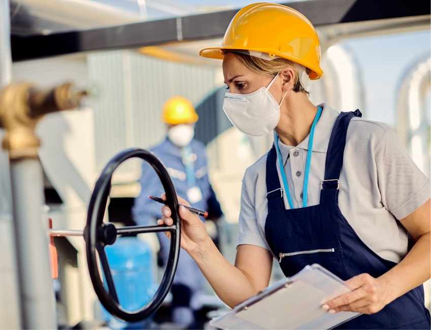 Image représentant une femme sur un bateau